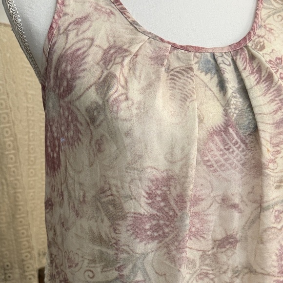 Chic Floral Sleeveless Tank Top - Picture 2 of 11